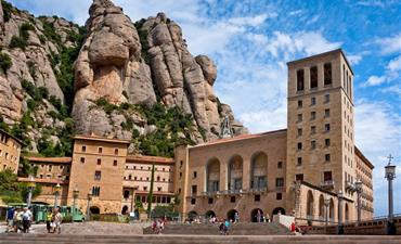 Slunná Barcelona s koupáním a výletem na Montserrat _dvoulůžkový pokoj s pristylkou