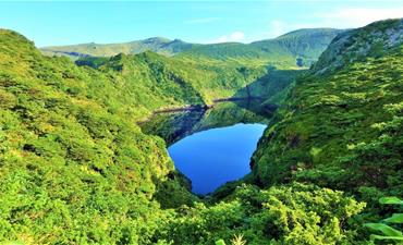 Azory v květu hortenzií a kouzelný Lisabon_dvoulůžkový pokoj bez pristylky