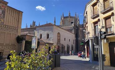 Královský Madrid s výletem do Toleda (UNESCO)_dvoulůžkový pokoj s pristylkou